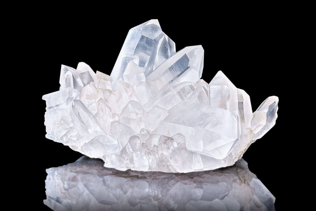 水晶の効能　効果はどんなものがある　パワーストーン　天然石　天然　色付きの水晶についても詳しく解説！