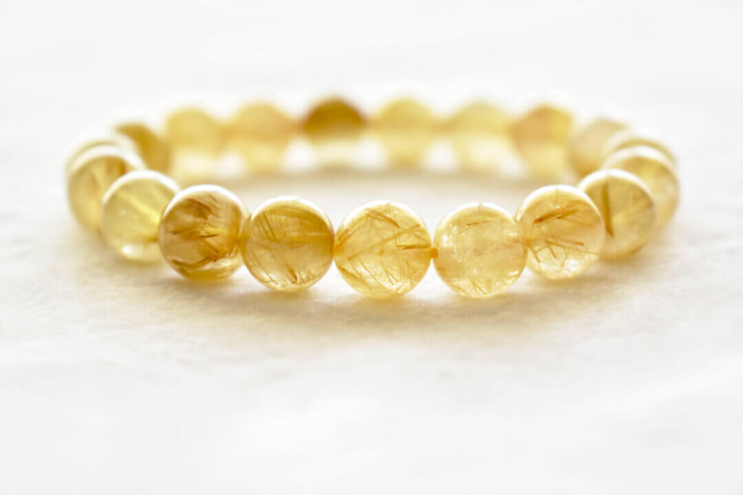 ルチルクォーツの和名は「針金入り水晶」！ 由来と意味と効果：相性の