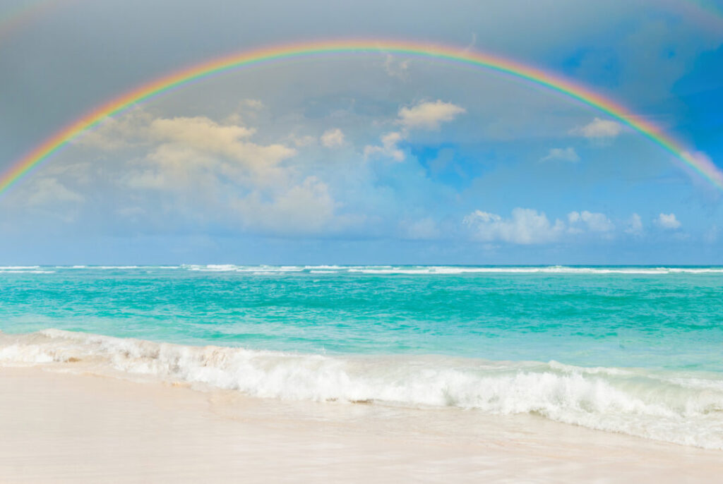 海にかかる虹